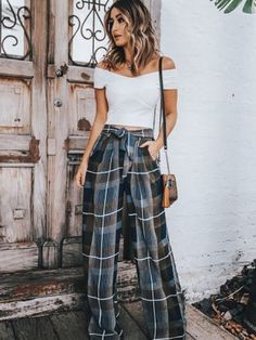 Pantalón palazzo de cuadros Slim Mom Jeans, Fashion Girly, Nyc Style, Denim Trends, Woman Fashion, Outfits Casuales, Moda Fashion, Denim Blue, Style Outfits