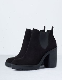 http://weheartit.com/entry/191551086 Sheepskin Boots, Knee High Leather Boots, Pretty Shoes, Dream Shoes, Armenia, Boots Outfit, Heeled Ankle Boots, Beautiful Shoes, Cute Shoes