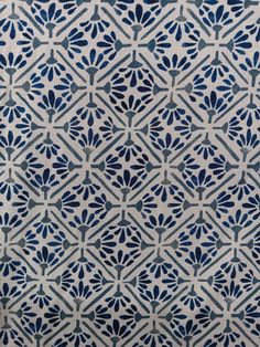 a blue and white wallpaper with an intricate design on it's surface,