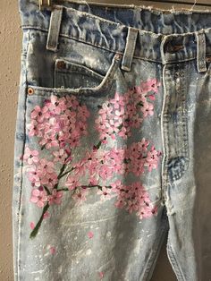 Hand Painted Jeans, Vestiti In Jeans, Painted Clothes Diy, Diy Jeans, Jun 2023, Denim Art, Diy Vetement, Custom Jeans, Making Stuff