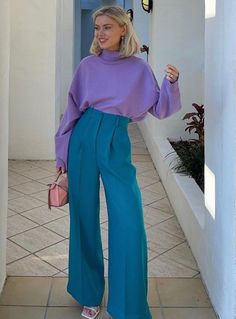 Casual Creative Work Outfit, Classy And Colorful Outfits, Corporate Cool Outfit, Music Industry Work Outfit, Fall Influencer Outfits, Colourful Outfits Aesthetic Winter, Vibrant Work Outfits, Colorful Office Clothes, Colourful Wide Leg Pants Outfit