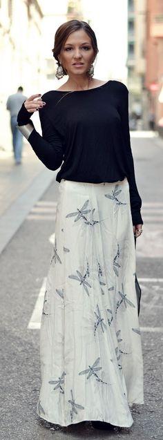 White chiffon maxi skirt with dragonfly print. Latest collection 2016. Glove Sleeves, Street Mode, Rok Outfit, Dragon Flies, Skirt Casual, Maxi Skirt Outfits, Mode Boho, Dragon Fly