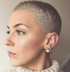 Short Buzzed Hair, 2017 Hairstyles, Buzzed Hair Women, Women With Short Hair, Buzz Cut Hairstyles, Shaved Hair Cuts