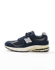 Zapatos de New Balance Estilo casual: perfeccionado Diseño de corte bajo Cierre con cordones Lengüeta y tobillo acolchados Detalle insignia de la marca New Balance Amortiguación ABZORB SBS en el talón para obtener mayor estabilidad y comodidad Entresuela ABZORB diseñada para absorber los impactos La tecnología Stability Web de la suela proporciona una mayor sujeción para el arco del pie Suela texturizada antideslizante New Balance 2002, Balance Logo, Logo New, Profile Design, Arch Support, New Balance, Dark Blue, Baskets, Latest Trends