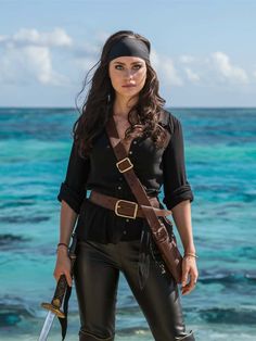 Pirate Costume Ideas For Women Diy, How To Make Pirate Costume, Work Appropriate Pirate Costume, Woman Pirate Costume Diy, Diy Pirates Of The Caribbean Costume, Pirate Theme Outfit Women, Pirate Costume Women Ideas, Black Pirate Costume Woman, Female Pirate Costume Ideas