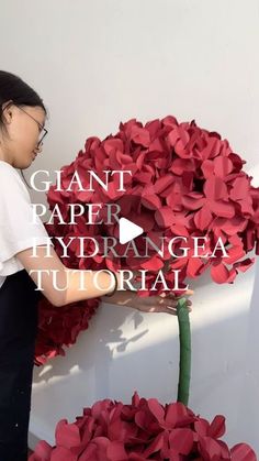 How To Make Giant Paper Flowers Diy Video Tutorials, Giant Paper Hydrangea Diy, Cricut Giant Paper Flowers, Paper Flower Party Decorations, Paper Greenery Diy, Crepe Paper Hydrangea Diy, Crepe Paper Hydrangea, Diy Hydrangea Flower, Hydrangea Paper Flowers Diy