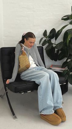 Comfy Exam Outfit, Scandi Core Style, Nerd Core Aesthetic Outfit, Scandinavian Minimalism Fashion, Spring 2024 Outfit, Winter Fits 2024, Winter Simple Outfits, Back To Uni Outfits, Ugg Outfit Ideas Winter