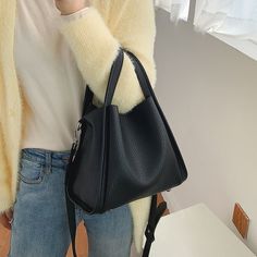 Brand Name: RemielShape: BucketPlace Of Origin: ZHE JIANG ProvinceHandbags Type: Shoulder BagsTypes of bags: Shoulder & HandbagsOrigin: CN(Origin)Main Material: PUClosure Type: HaspHardness: SOFTExterior: Solid BagStyle: CasualModel Number: 22Lining Material: PolyesterOccasion: VersatileGender: MENPattern Type: SolidNumber of Handles/Straps: SingleInterior: Interior Zipper PocketItem Type: Handbags Solid Color Bags For Fall Errands, Black Bucket Bag For Daily Use In Fall, Solid Handheld Bucket Bag For Errands, Black Tote Bucket Bag For Fall, Black Satchel Bucket Bag For Fall, Black Bucket Bag For Fall, Black Shoulder Bag For Daily Use In Fall, Rectangular Black Shoulder Bag For Fall, Black Rectangular Shoulder Bag For Fall