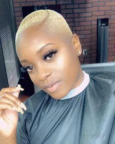 Short Shaved Hair, Blonde Twa, Pictures Of Short Haircuts, Buzzed Hair Women, Short Bleached Hair, Big Chop Natural Hair, Short Dyed Hair, Shaved Hairstyles, Fake Friend