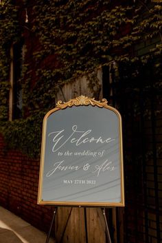 a sign that says welcome to the bride and groom