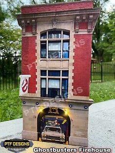 the ghostbuster's firehouse is made out of cardboard