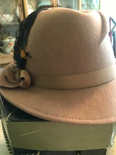 light brown vintage woman fedora style felt hat. Retro Curved Brim Felt Hat For Winter, Vintage Fitted Felt Hat For Fall, Retro Fedora Hat For Fall, Adjustable Vintage Felt Hat For Fall, Vintage Fedora With Curved Brim For Fall, Vintage Fur Felt Fedora, Vintage Fitted Hat Bands For Fall, Vintage Adjustable Fur Felt Fedora, Vintage Brimmed Fedora For Fall