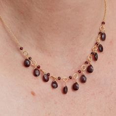 Garnet Teardrop and Beaded Gold Chain Short Necklace Garnet - Etsy Dangly Necklace, Gold Chain Link Necklace, Gold Link Necklace, Garnet And Gold, Garnet Jewelry, Centre Piece, Mom Jewelry, January Birthstone, Peridot Gemstone