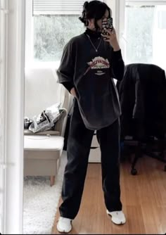 Egirl Casual Outfit, Compression Shirt Outfit Aesthetic, 48 Degree Weather Outfit, Tshirt Outfit Ideas, Old Wardrobe, Looks Hip Hop, Baggy Clothes, Bill Kaulitz, Tomboy Outfits