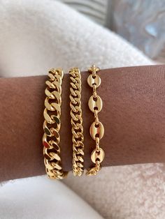 Classic Everyday Jewelry With Chain Strap, Classic Jewelry With Chain Strap For Everyday Use, Minimalist Everyday Jewelry With Chain Strap, Elegant Chain Link Bracelet With Chain Strap, Elegant Chain Bracelet As Gift, Elegant Chain Bracelet With Chain Strap As Gift, Elegant Bracelet With Chain Strap For Gift, Elegant Bracelet With Chain Strap As Gift, Minimalist Gold-tone Chunky Chain Bracelet