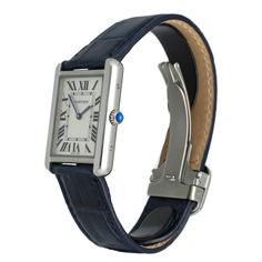 Disfrute de la elegancia atemporal del Cartier Tank 3169, una obra maestra relojera que trasciende épocas con su diseño icónico. Elaborado con precisión en acero inoxidable, este reloj rinde homenaje al modelo Tank original creado por Louis Cartier en 1917, inspirado en los tanques militares de la Primera Guerra Mundial. El movimiento de cuarzo garantiza una hora precisa, lo que refleja el compromiso de Cartier con la innovación y la confiabilidad. Revestido de cristal de zafiro resistente a los Cartier Tank Solo, Cartier Tank, Tanks Military, Patek Philippe Nautilus, Breitling Navitimer, Rolex Day Date, Audemars Piguet Royal Oak, Rolex Gmt, Rolex Submariner