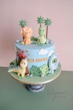 Dinasour Theme Cake Ideas, Dino Cake 3rd Birthday, Birthday Cake With Dinosaurs, Cute Dino Party, Dino Cake 1st Birthday, Dinosaurus Birthday Party Ideas, Dino Cake Birthday, Dinosaur Mini Cake, 1st Birthday Party Ideas Dinosaur