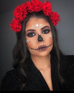 Dia De Los Muertos Decorations Ideas, Sugar Skull Makeup, Halloween Makeup Inspiration, Mexican Outfit, Skull Makeup, Halloween Make Up