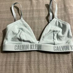 New Never Worn Calvin Klein Bra Size: Small Spring Casual Loungewear Bra, Casual Spring Loungewear Bra, Fitted Casual Cotton Bra, Casual Fitted Cotton Bra, Calvin Klein Summer Loungewear Tops, Calvin Klein Seamless Spring Bra, Calvin Klein Fitted Bra For Summer, Fitted Calvin Klein Bra For Summer, Fitted Calvin Klein Summer Bra