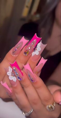 Pink B Day Nails, Pink Nail Freestyle, Birthday Nails Inspo Pink, Spring Baddie Nails, Bling Nails Pink, Pink Bling Acrylic Nails, Pink Nail Sets, Spring Nails Long, Long Acrylic Nail Designs