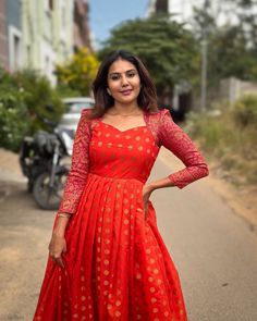 SHALINI 🌸 Kurti Stitching, Red Kurti, Dress Designs For Stitching, Frock Models, Frocks And Gowns, Function Dresses, Simple Lehenga, Long Gown Design, Anarkali Dress Pattern