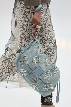 Fendi Spring 2025 Ready-to-Wear https://www.vogue.com/fashion-shows/spring-2025-ready-to-wear/fendi/slideshow/detail#94 Fendi Mama Baguette, Fendi 2020, Celebrity Bags, Neutral Bag, Vogue Archive, Nyc Fashion, Grey Fashion, Blue Fashion, Fashion News