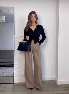 Business Casual Outfits Brunette, Banking Work Outfits, Work Outfit Slacks, Social Work Job Interview Outfit, Work Outfits With Heels, Fall Job Interview Outfit For Women, Banking Outfits Teller, Corporate Attire Women Fall, Female Corporate Attire