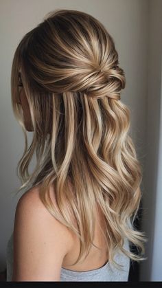 Discover stunning fancy hairstyles ideas for all hair lengths and styles, from short hair to long hair, curly hair to straight hair. Find easy, cute, and simple hairdos perfect for prom, with tutorials included. Perfect for those seeking curly bangs, medium haircuts, or short hair tutorials. Elevate your look with these elegant and trendy hair inspirations. Wedding Guest Hair Mid Length, Curly Hair To Straight, Simple Hairdos, Homecoming Hair Short, Short Hair Tutorials, Simple Elegant Hairstyles, Short Locks, Classy Updo