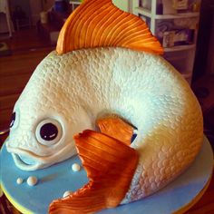 a cake shaped like a fish sitting on top of a plate