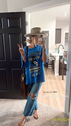 Western Boho Fashion, Graphic Tee Outfit, Estilo Hippie, Western Outfits Women, Western Boho, Tee Outfit, Country Outfits, Napa Valley