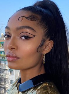 Floating Eyeliner, Eyeliner Graphic, No Make Up Make Up Look, Summer Makeup Trends, Yara Shahidi