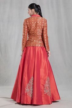 Buy Orange Jacket Banarasi Silk Embroidered Geometric Woven Layered Lehenga Set For Women by Samyukta Singhania Online at Aza Fashions. Elegant Long Sleeve Jacket Dress For Festive Occasions, Elegant Long Sleeve Festive Jacket Dress, Fitted Long Sleeve Jacket Dress For Festive Occasions, Traditional Wedding Sets For Fall, Traditional Fall Wedding Sets, Fall Wedding Outerwear With Zari Work, Festive Fitted Long Sleeve Jacket Dress, Anarkali Long Sleeve Festive Outerwear, Traditional Long Sleeve Lehenga For Evening