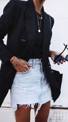 . Creative Summer Outfits, Business Aesthetics, Adrette Outfits, Jean Skirt Outfits, Denim Shorts Outfit, Denim Skirt Outfits, Style 2023, Skirt Denim, Outfit Jeans