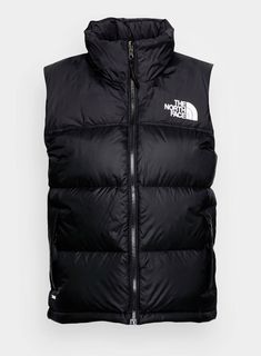 • 100% Nylon• 700 full goose down • Two zipped pockets• Wind & water repellent BRAND NEW WITH ORIGINAL TAGS - RRP £250! North Face Retro Nuptse, North Face Gilet, Nuptse Vest, The North Face 1996 Retro Nuptse, The North Face 1996, North Face 1996, Hooded Gilet, North Face Outfits, Stile Hijab