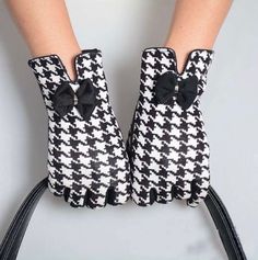 Fashion Gloves, Gloves Fashion, Warmest Winter Gloves, Vintage Gloves, Winter Mittens, Bow Decor, Black Houndstooth, Houndstooth Pattern, White Gloves