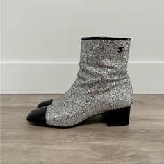 Chanel 2017 Interlocking Cc Logo Boots Silver Glitter Size 40 Dust Bags Only Chanel 2017, Chanel Shoes, Silver Glitter, Dust Bag, Ankle Boots, Chanel, Glitter, Women Shoes, Boots