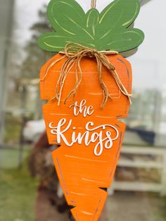 a carrot shaped sign with the words the kings on it