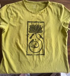 Handprinted "New Beginnings" tshirts, made to order each time!  I designed and carved this stamp and was inspired by the blooming flowers in Utah.  There are a variety of sizes and colors for you to choose from. **please note** each tie dye tshirt will be unique in coloring and dye pattern, if you wish for it to be a specific color, please tell me in the order notes! Thank you for your support! Block Print Tshirts, Bleach Dye Shirts Design, Bleached Tshirt Ideas, Bleach Tshirt Designs, Clothes Paint, Painted Tshirt, Bleach Dye Shirts, Indie Cottagecore, Tie Dye Tshirt