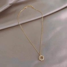 Jewelry Necklace Simple, Delicate Gold Jewelry, Neck Pieces Jewelry, Fancy Jewelry Necklace, Gold Chain Design, Gold Bridal Jewellery Sets, Gold Jewelry Stores, Fancy Necklace, Gold Chain With Pendant