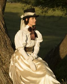 19 Century Fashion Woman, 20th Century Dress, 15th Century Fashion, Victorian Fashion Women, 19th Century Dress, Themed Photoshoot, Vintage Attire