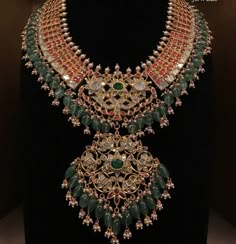 Kundan Gold Jewellery, Jewlary Pic, Silver Necklace Designs, Temple Jewelry Necklace, Kundan Jewellery Bridal, Indian Wedding Jewelry Sets, Bridal Necklace Designs, Gold Bridal Necklace