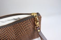 The cute woven clutch purse you'll want to take everywhere. This simple wristlet is made from a unique woven material that mimics the look of woven straw without the flimsy feel. Durable, lightweight and sized just right. Summer Clutch Bag, Summer Clutch, Purse Design, Woven Clutch, Woven Purse, Purse Boutique, Hobo Purse, Wholesale Handbags, Purse Styles