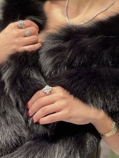 Mafia Wives, Clean Girl Nails, The Maddest Obsession, Maddest Obsession, Day Makeup Looks, Girl Nails, Rich Girl Lifestyle, Arab Beauty, Mob Wives