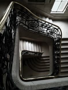 an escalator in a building with metal handrails and stairs leading up to the second floor