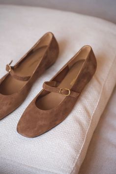 18 Pairs That Fit the part Brown Leather Ballet Flats, Leather Flats Women, Timeless Shoes, Flats Outfit, Everyday Shoes, Womens Ballet Flats, Only Shoes, Pavlova