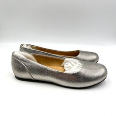 Softwalk Women's Sonoma Platinum Silver Leather Ballet Flats. Women's Size 9 Regular / Medium Width. Condition: New In Box; Box Has Wear. New To Poshmark? Sign Up Using Invite Code: Tentoday For $10 Off Your Purchase! Casual Career Professional Work Everyday Classic Office Comfort Date Night Out Modern Summer Winter Fall Spring Blogger Casual Minimalist Trends Trendy Favorite Fashion Comfortable Every Day Wardrobe Staple 90s 90's Y2k Ballet Flats Slip On Loafers Pointed Pointy Point Toe Quality Synthetic Medium Width Flats With Round Toe, Medium Width Synthetic Flats With Round Toe, Slip-on Flats With Textured Footbed And Round Toe, Silver Slip-on Flats With Round Toe, Fall Ballet Flats With Cushioned Footbed And Round Toe, Casual Silver Leather Flats, Medium Width Synthetic Closed Toe Flats, Silver Leather Ballet Flats For Spring, Leather Footbed Slip-on Ballet Flats With Round Toe