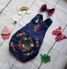 Ready to party??? Let's taco-bout it These Mexican Rompers for baby girls are adorable. Completely handmade Embroidered Set includes Romper Bow Embroidery colors will vary. Ready to ship in 1 day. No returns. Sleeveless Summer Sets With Multicolor Embroidery, Sleeveless Sets With Multicolor Embroidery For Summer, Sleeveless Multicolor Embroidered Summer Sets, Summer Multicolor Embroidered Sets, Outfit Fiesta, Taco Twosday, Mexican Sandals, Bow Embroidery, Fiesta Outfit