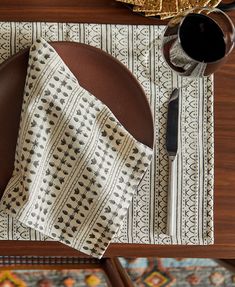 patterned geometric placemat and napkin in black and white on modern wooden table Handkerchief Crafts, Bold Stripes, Block Printing, Cotton Set, Print Graphic, Placemat Sets, Throw Quilt, Basket Decoration, Napkins Set