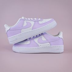 Visit my shop for more models: https://www.mesbaskets-custom.com/ Do you want to make a specific model? Contact me by message :) About the shoes: Custom sneakers air force 1 custom pastel colorful lila, hand painted The price includes the pair of shoes as well as customization. Handmade model with love in my workshop in France ❤️ Top quality, waterproof and washable Angelus leather paint 🎨 Each pair is made to order, so it is not possible to cancel, exchange or return the order. Flowers Anime, Lv Sneakers, Custom Af1, Air Force 1s, Unique Sneakers, Air Force 1 Custom, Purple Sneakers, Sneaker Lovers, Lv Shoes