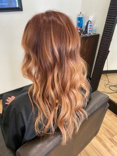 Copper Roots Blonde Hair, Auburn To Blonde Ombre Hair, Red Hair Bayalage Copper, Balayage Ginger Blonde, Strawberry Blonde Vs Ginger, Red And Blond Balayage, Honey Blonde Hair Root Melt, Balayage On Copper Hair, Blonde Copper Hair Balayage